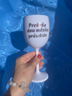 Nerozbitná sklenice Protože dva měsíce prázdnin